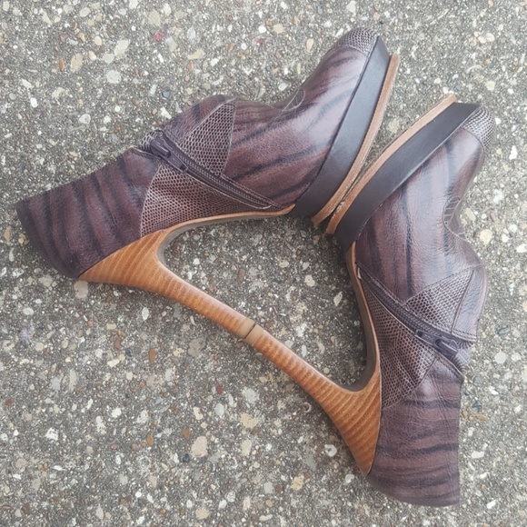 BCBG Max Azria Leather Platform Ankle Boots 9.5 - Picture 5 of 8